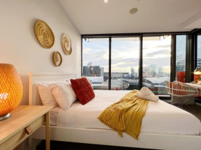 Cosy 2 Beds 2 Baths Apt With Car Park at Southern Cross